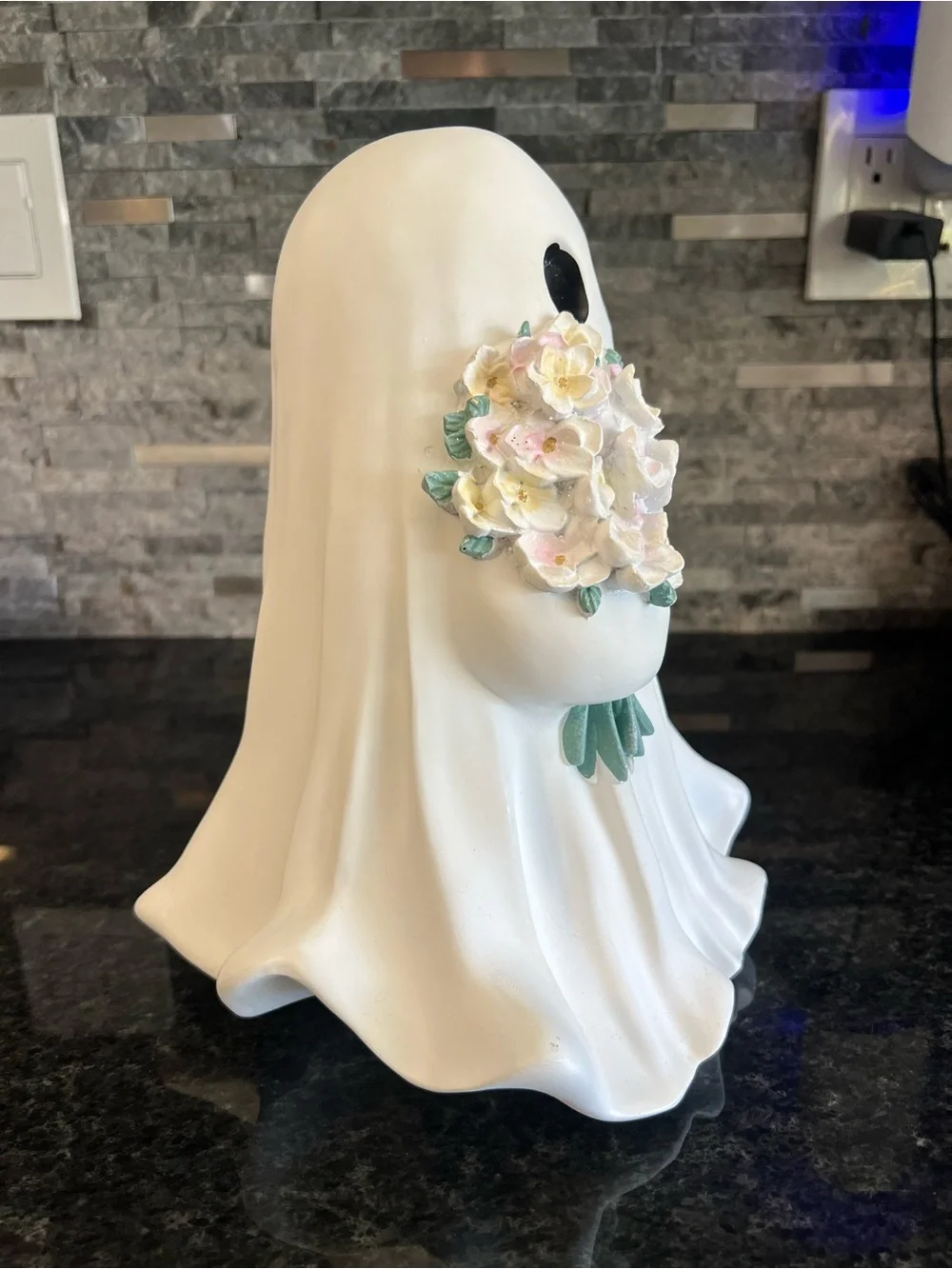 BEAUTIFUL!! Large BRIDAL Ghost Holding Glittery Flower Bouquet… 11 inches tall!!